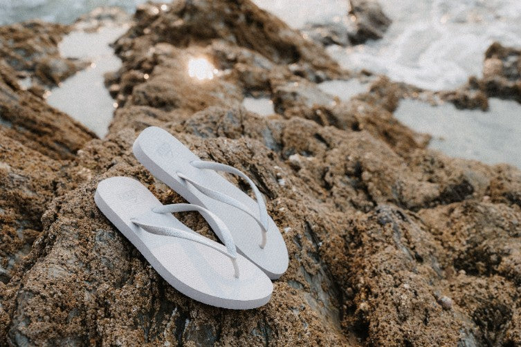 Női papucs REEF Seaside, ezüst csillogás