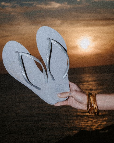 Női papucs REEF Seaside, ezüst csillogás